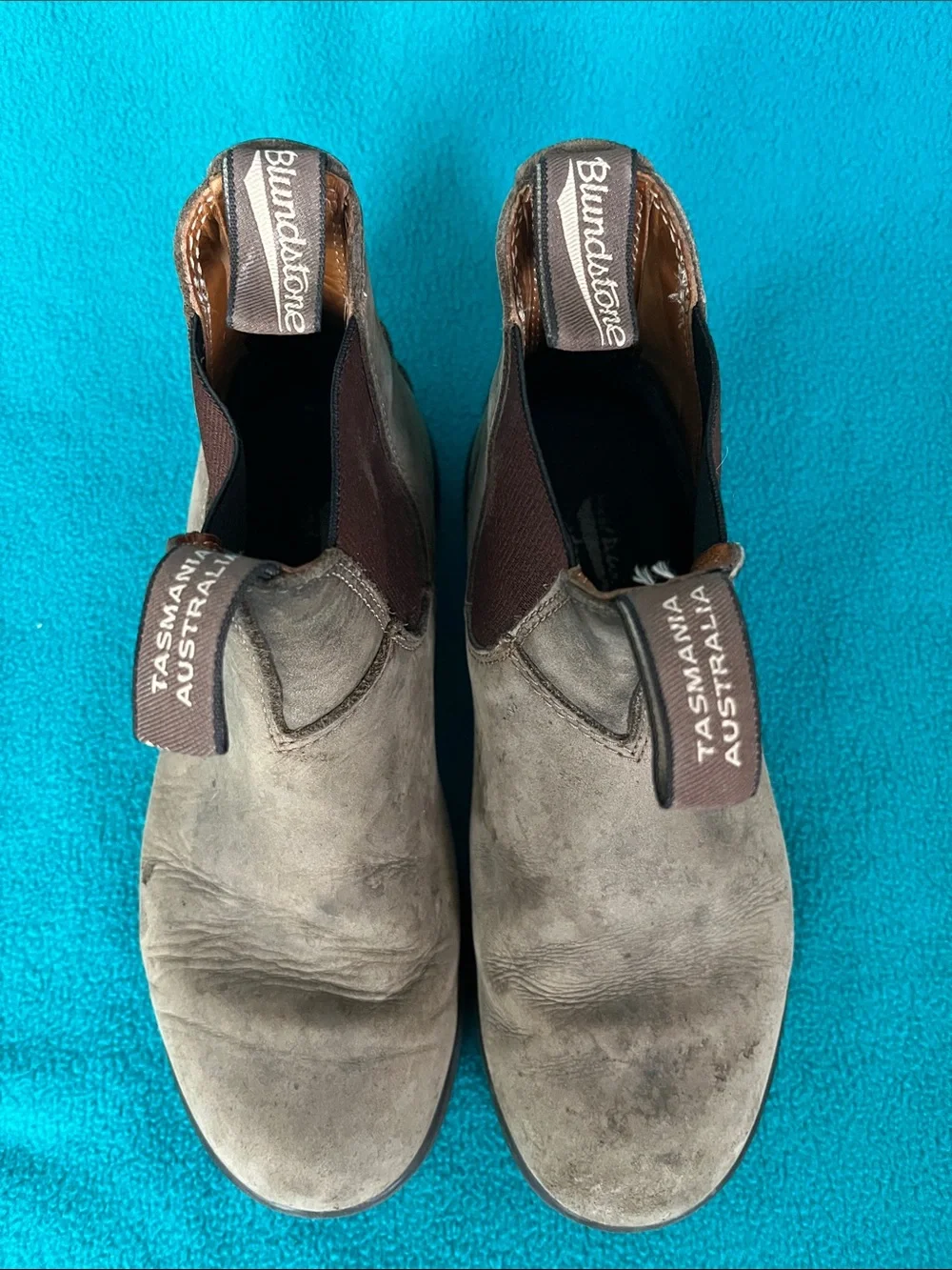 Blundstone Women’s Taupe Suede Chukka Boots